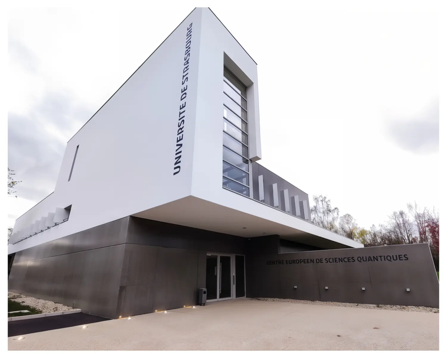 CEPQ Strasbourg Réalisation des menuiseries extérieures, portes d'entrées, fenêtres, verrières et baies vitrées pour le Centre Européen de Physique Quantique