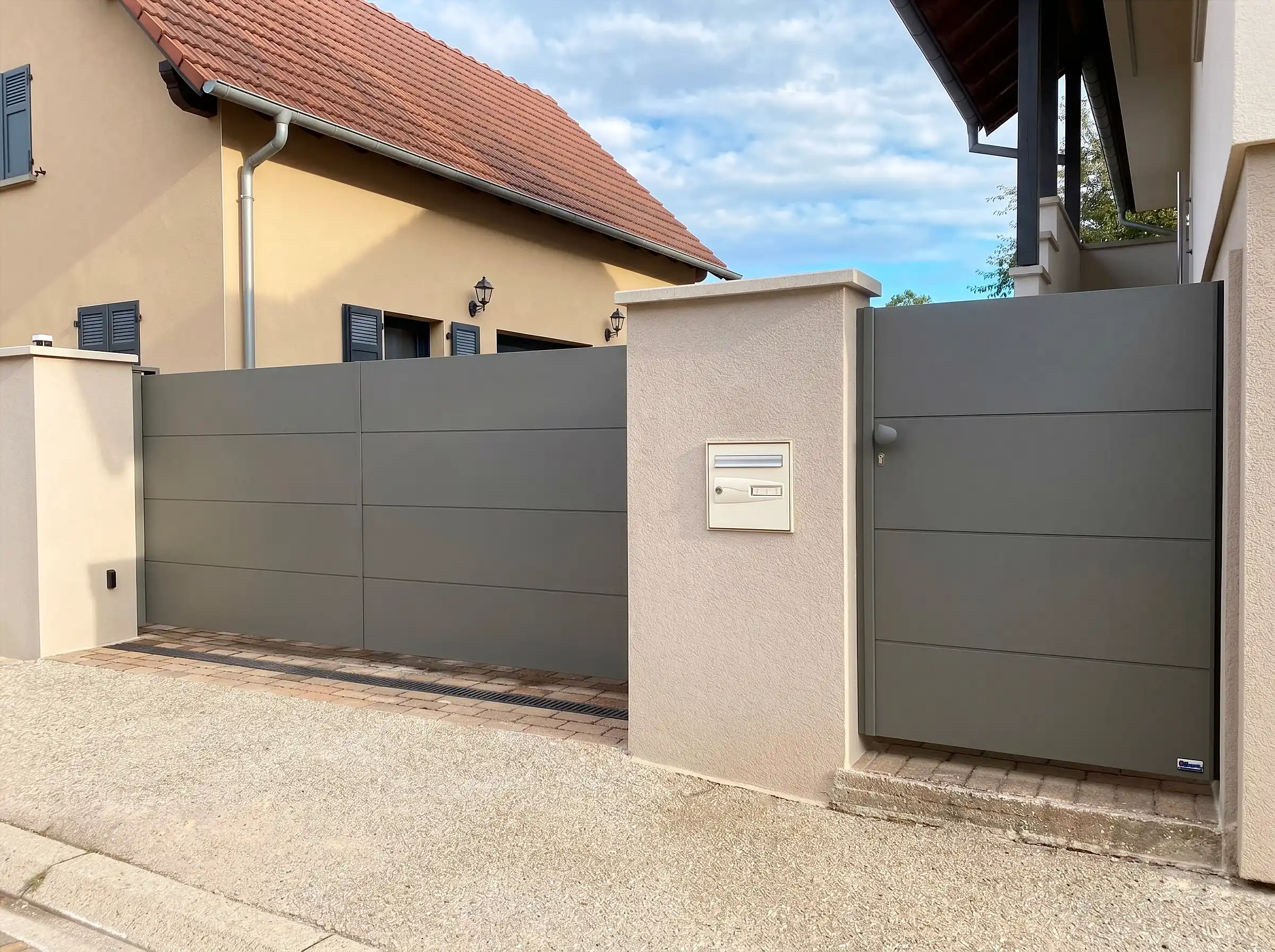 Portail et portillon alu SELECT 4 Panneaux par Bredok